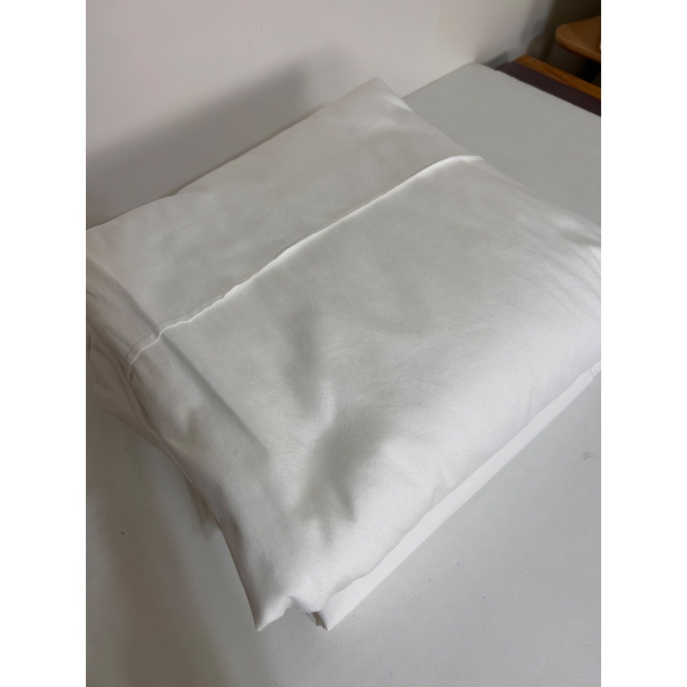 Pottery Barn Essential King Cal King Duvet Cover White Cotton w/ 2 Pleats 1 Flat - Picture 2 of 15